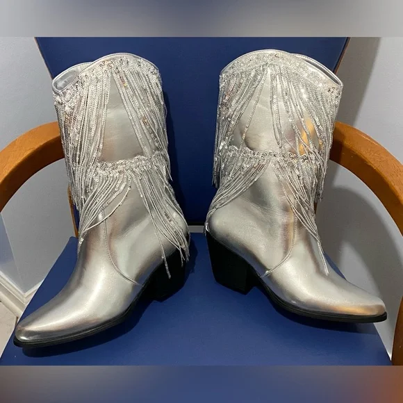 New Cuccoo SZL women’s silver metallic fringe & sequins western boots, Size 6